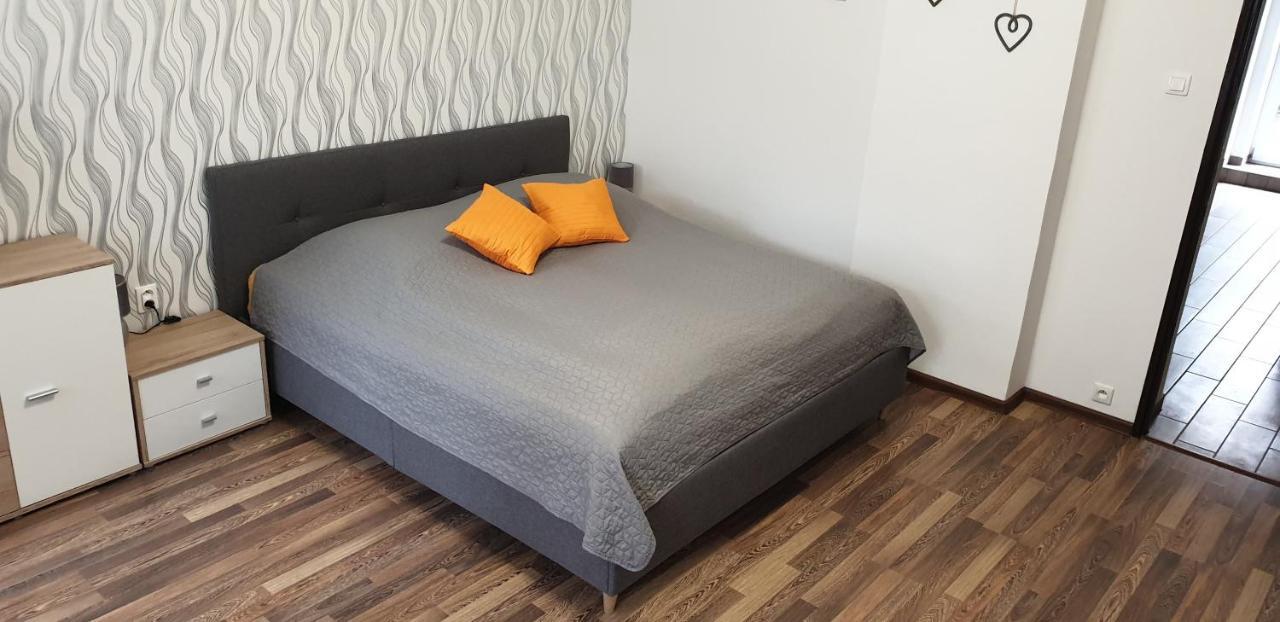 Monika'S Apartment كارلوفي فاري المظهر الخارجي الصورة